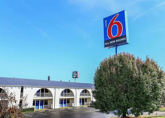 Motel 6-Dickson, Tn