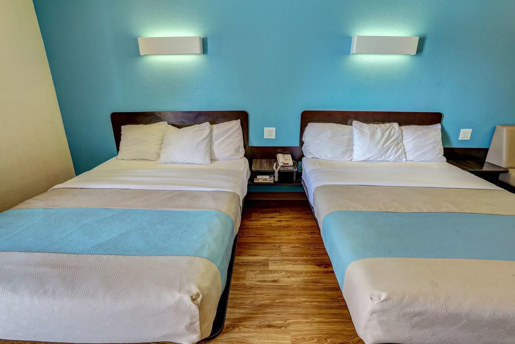 Hotel 6-dickson, Tn 3*