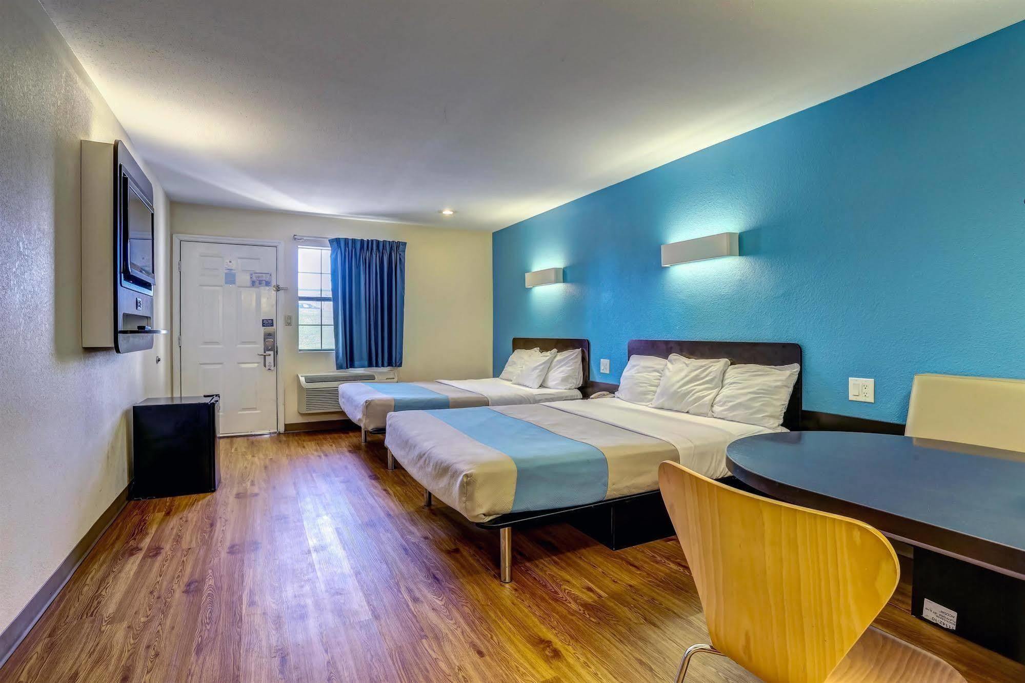 Hotel 6-dickson, Tn 3*
