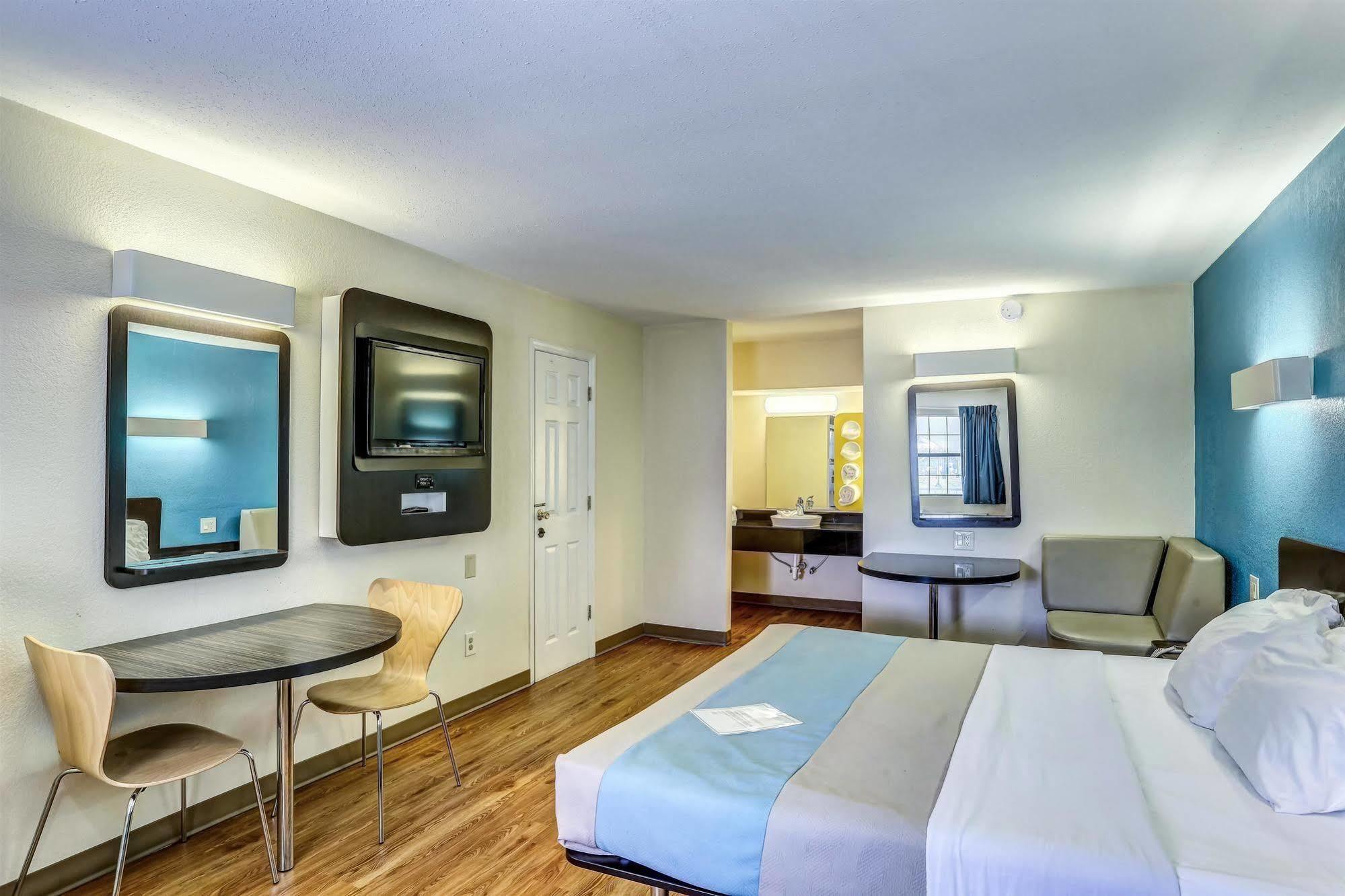 6-dickson, Tn Hotel