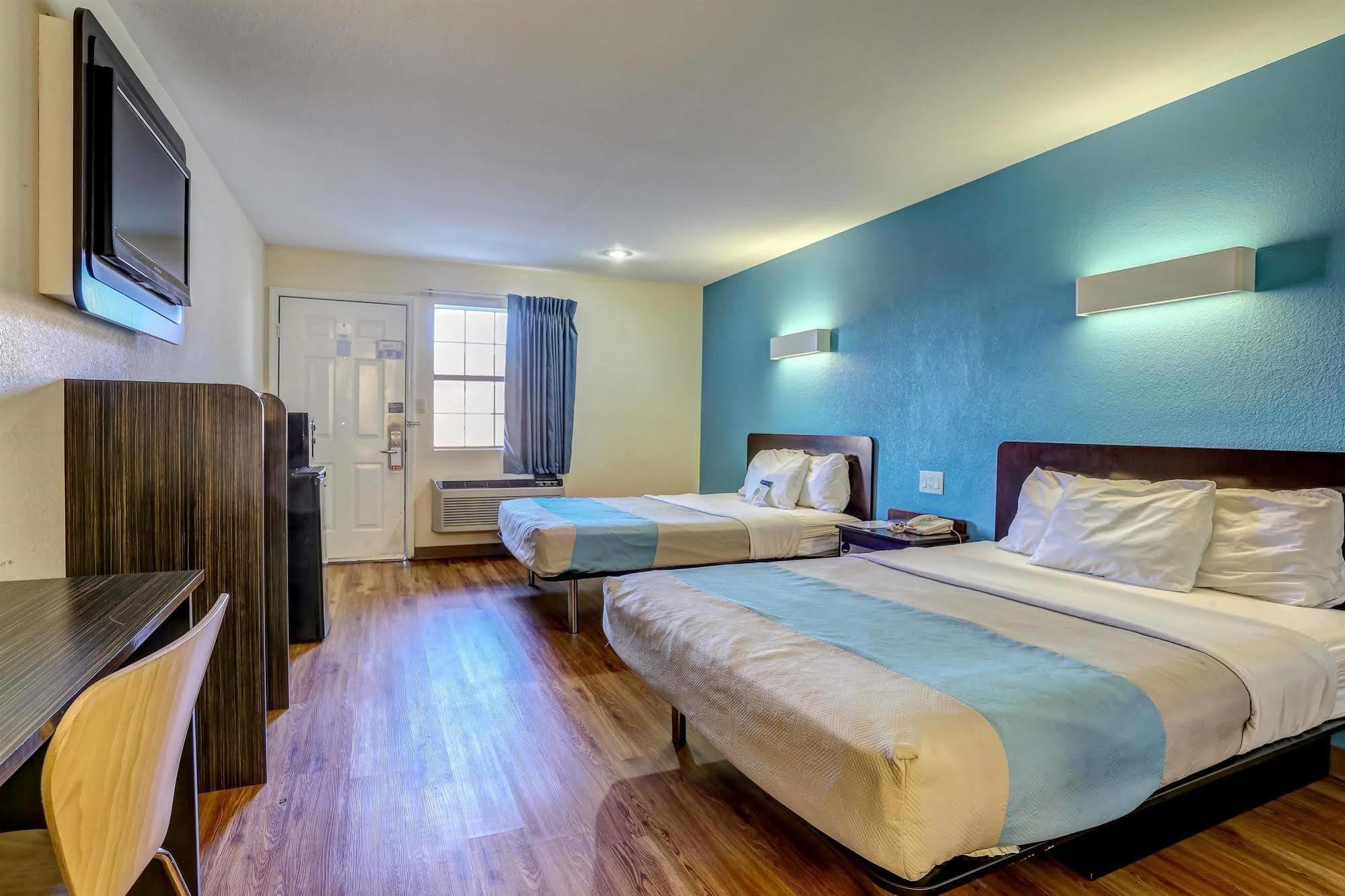 Hotel 6-dickson, Tn 3*